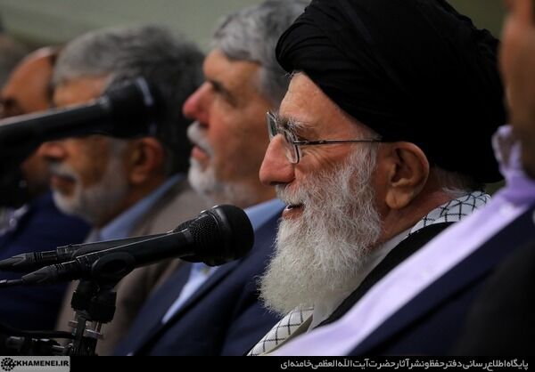 دیدار شاعران با رهبری