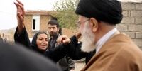 پلاکاردهای «متفاوت» مردم زلزله زده برای استقبال از رهبر انقلاب + عکس
