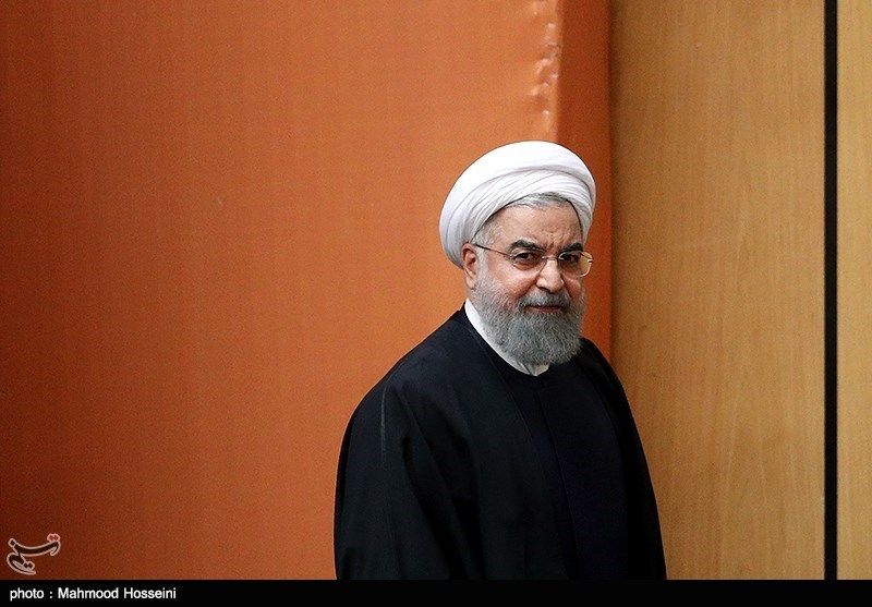 روحانی: ملت ما اقلیت کوچکی که بیایند شعار خلاف قانون بدهند و تخریب اموال عمومی بکنند به خوبی جمع می کند