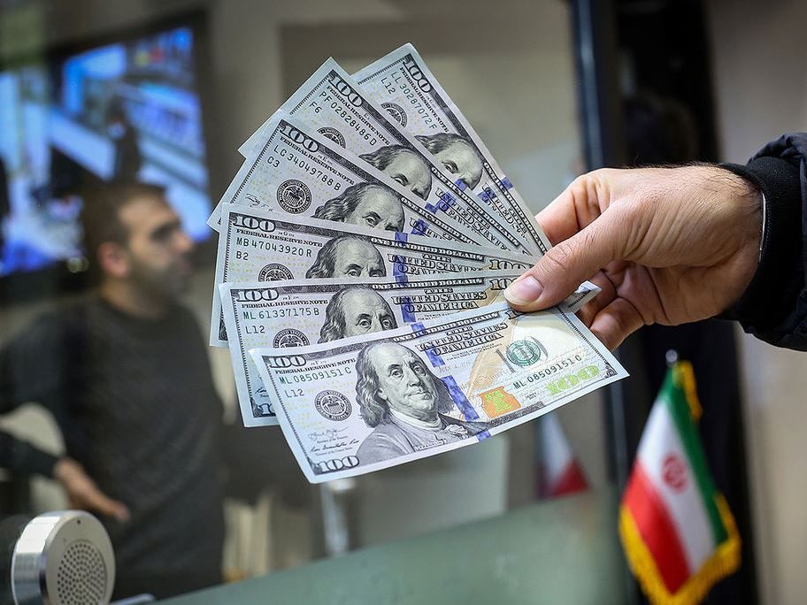 واکنش روزنامه کیهان به افزایش قیمت دلار