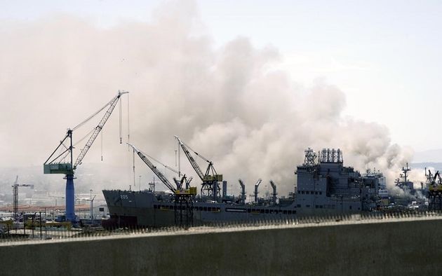 تصاویر حریق کشتی نظامی آمریکایی