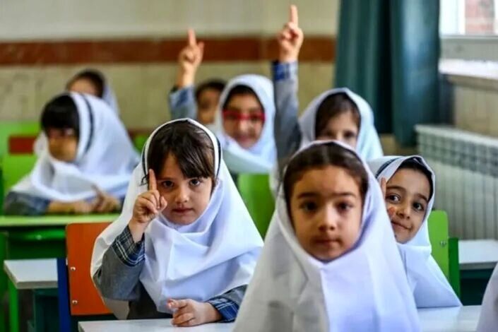 انتقاد تند از اظهارات اخیر وزیر آموزش و پرورش درباره ممنوعیت موسیقی در مدارس: نتیجه تصور شما قتل خاموش شادی در مدارس است/به جای ایجاد انگیزه، دیوارهای خشک و بی‌روح مقررات را بلند نکنید