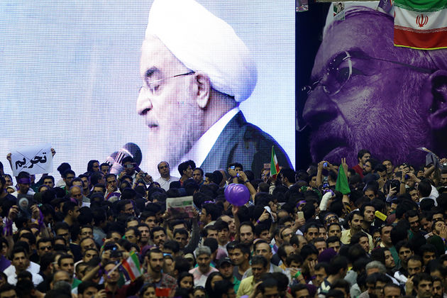تصاویر همایش حامیان حسن روحانی در ورزشگاه آزادی (2)