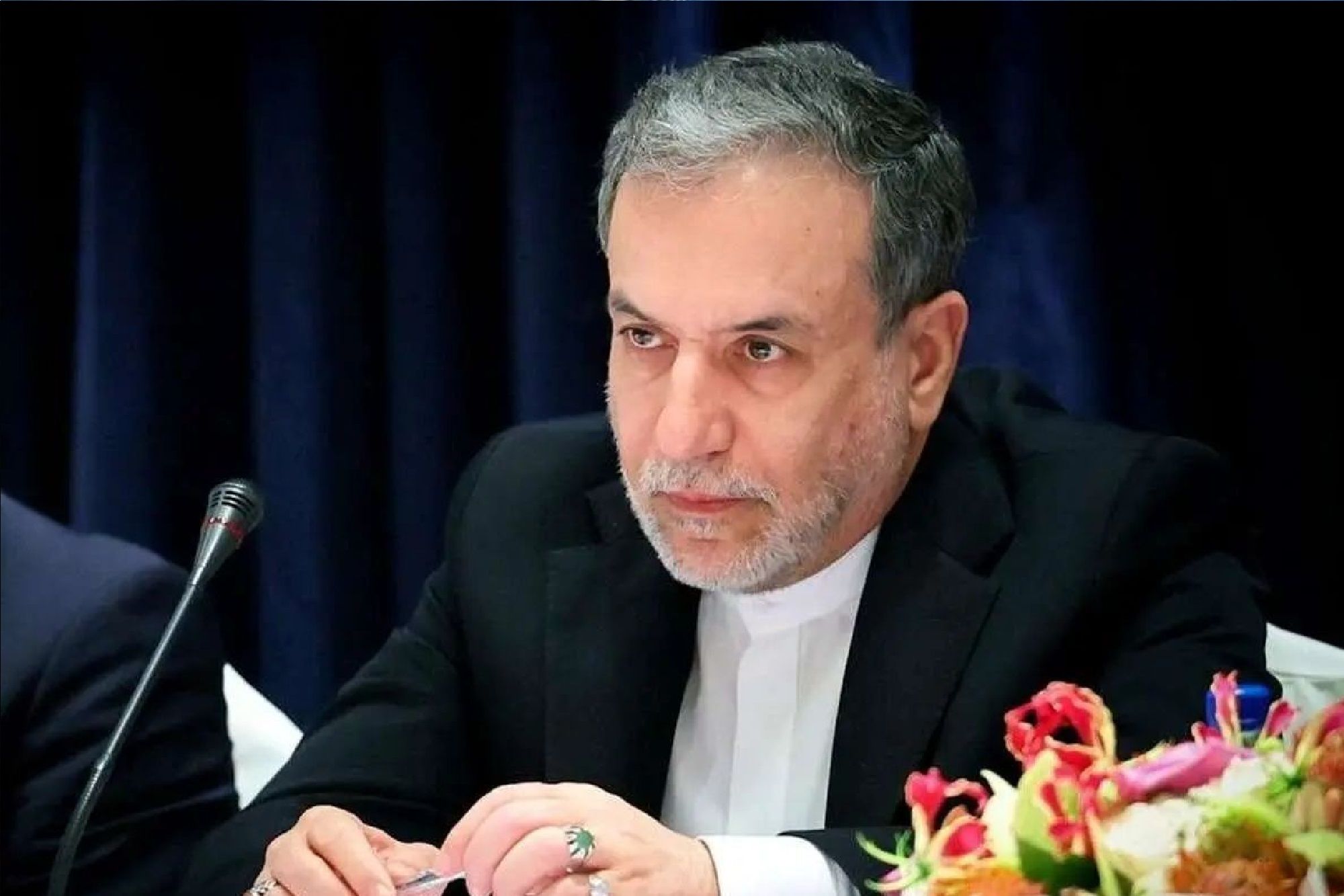 هشدار عراقچی نسبت به تهدیدات آمریکا و اسرائیل علیه صلح و امنیت جهانی / بازگشت قطعنامه‌های لغو شده شورای امنیت وجاهت حقوقی ندارد