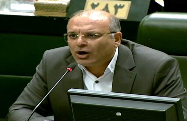 نماینده مجلس: امروز مردم به دنبال نان هستند / دیگر دعوای زرگری جواب نمی‌دهد / سیاسیون دست از تنش بردارند