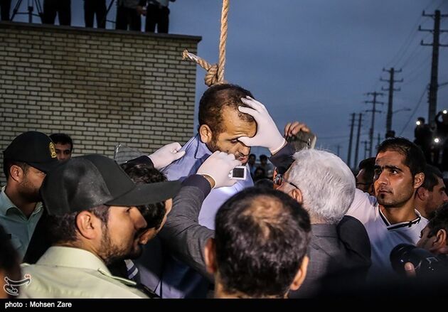 عکس های کامل مراسم اعدام قاتل آتنا اصلانی