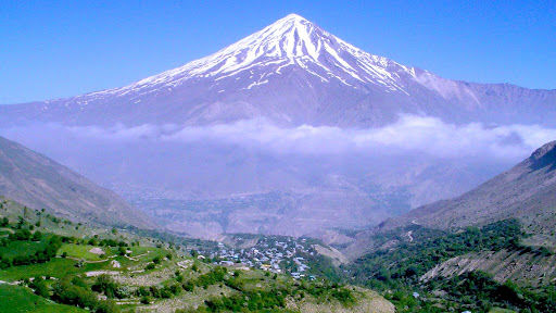 تصاویری از بارش برف در قله دماوند در میانه تابستان + فیلم