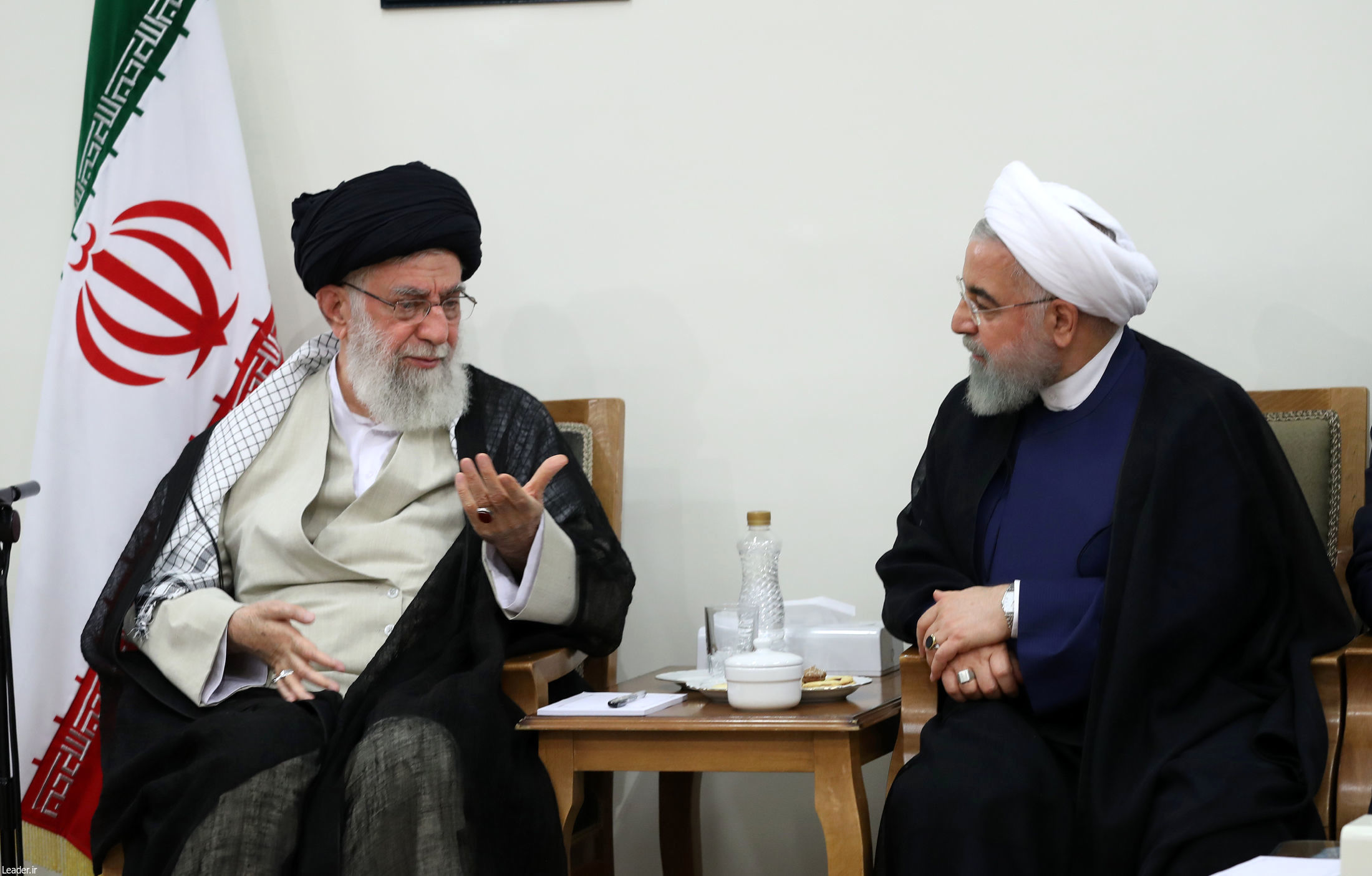 مقام معظم رهبری درگذشت  همشیره روحانی را تسلیت گفتند
