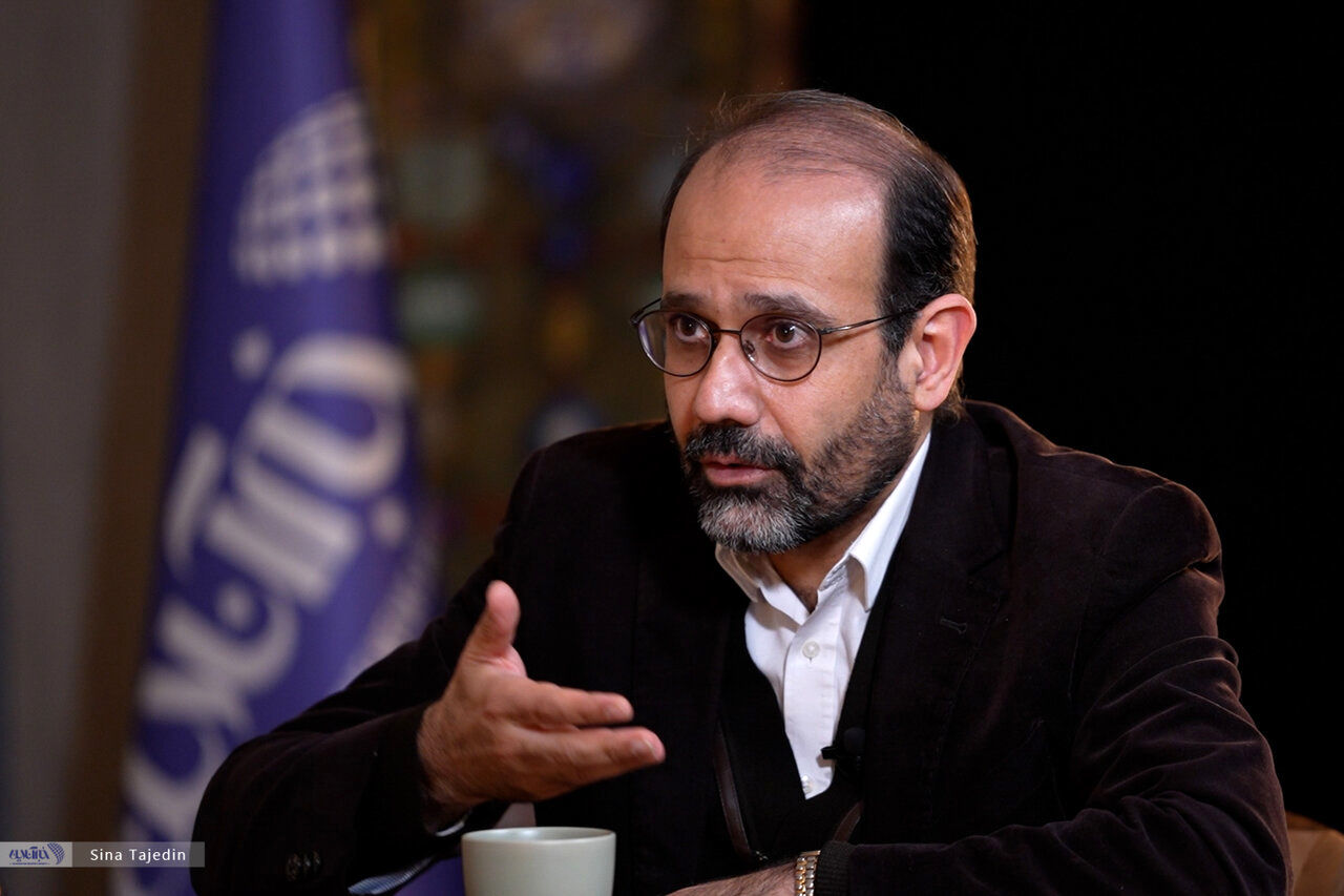 فراستخواه: دال مرکزی اتفاقات سال&zwnj;های اخیر خشم اجتماعی است/ ناشنوایی سیستماتیک جامعه را دچار خشم کرده است/ مجاهدی: طبقه متوسط سقوط کرده و عصبانی است