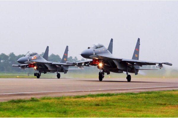 پرواز جنگنده‌های چین اطراف تایوان همزمان با سفر وزیر خزانه داری آمریکا به پکن