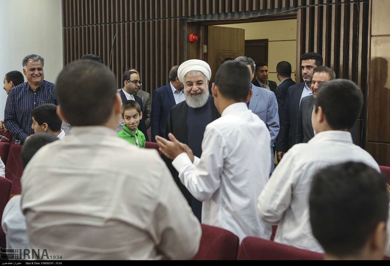 گزارش دیدار روحانی با مددجویان کمیته امداد و سازمان بهزیستی