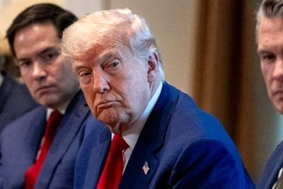 دو راهی ترامپ بر سر جنگ و توافق با ایران/ فایننشال تایمز: هر مسیر خروج از این جنگ پرهزینه تبعات سیاسی سنگینی دارد/ کنترل ایران بر تنگه هرمز برای متحدان آمریکا در خلیج فارس ناخوشایند است