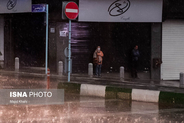 هشدار هواشناسی نسبت به بارش باران در ۱۸ استان/ افزایش آلودگی هوای تهران و کرج