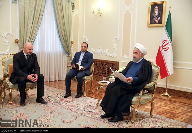 تقدیم استوارنامه سفرای جدید به روحانی