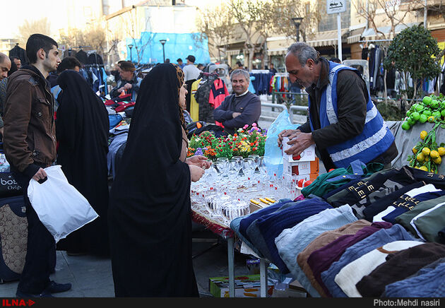 دستفروشی در خیابان ناصرخسرو