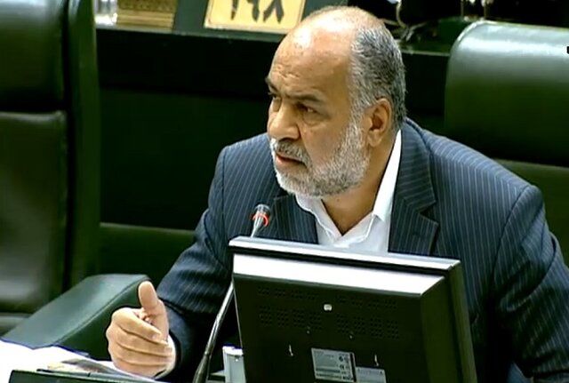 کنایه یک نماینده به صداوسیما: برای صحبت 5 دقیقه ای نماینده برنامه طنز می سازید اما برای تبیین قانون اساسی برنامه ای ندارید