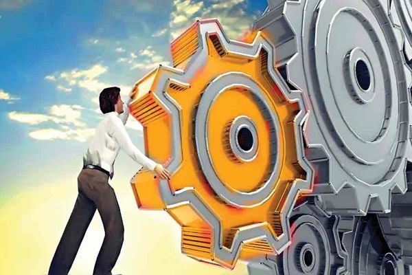 خطر بیخ گوش بنگاه‌های اقتصادی | محمودی اصل: جنگ مسیرهای صادراتی را پرریسک کرد | افزایش دستمزدها تیغ دولبه است