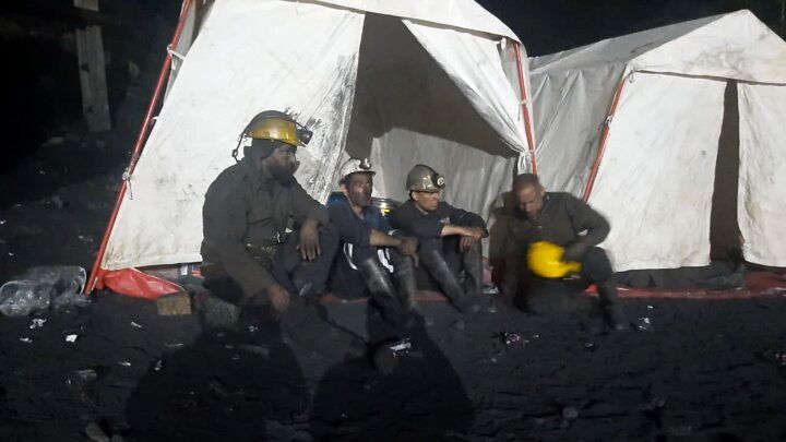 اسامی 6 کارگر محبوس در معدن طزره دامغان اعلام شد/ عملیات امداد ادامه دارد