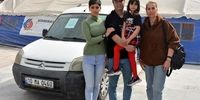 یک خانواده ایرانی خودروی‌ خود را به زلزله‌زدگان ترکیه اهدا می‌کند