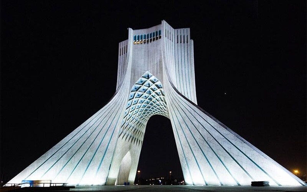 برج آزادی تهران هدف موشک اسرائیل قرار گرفت؟