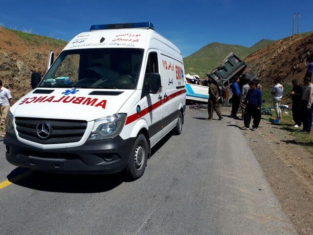 تصادف مرگبار کامیون با مینی‌بوس/ 14 نفر کشته و زخمی شدند
