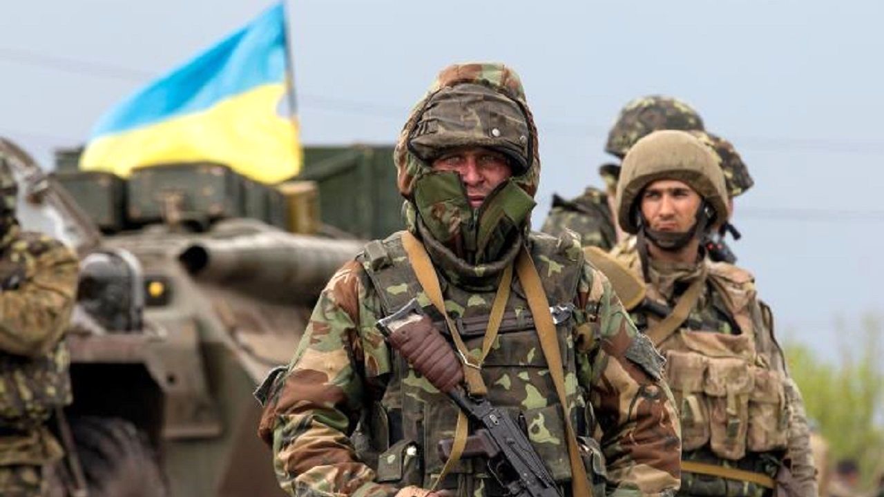 هک تلویزیون روسیه توسط اوکراینی‌ها/ سربازان علامت سکوت را نشان دادند