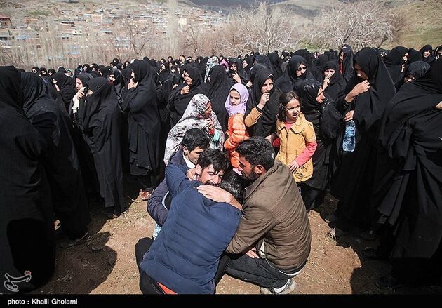 تشییع پیکر جانباختگان سیل عجب شیر