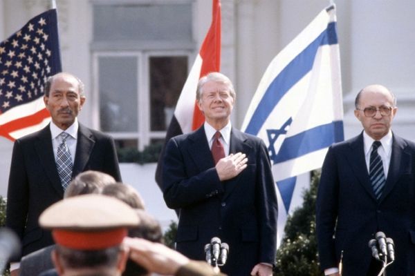 از میدان جنگ تا میز مذاکره: وقتی کلید پایانِ جنگ در دست «کشور سوم» است | چگونه میانجی‌ها در تاریک‌خانه‌های سیاست، شعله‌های جنگ را خاموش می‌کنند؟