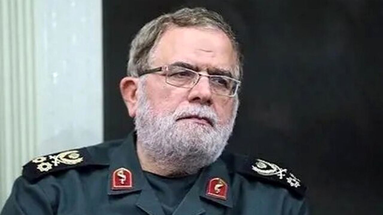 سرلشکر ایزدی: جمهوری اسلامی الگو شده / نمی‌خواهند ما پیشرفت کنیم و به همین دلیل دانشمندان ما را می‌زنند