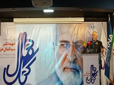 روایت ظریف از آخرین دیدارش با کمال خرازی/ به من گفتند کمی آرام باش/ شهید خرازی دغدغه تصحیح تصویر ایران در دنیا را داشت/ بازی‌های سیاسی را کنار بگذاریم و دلمان برای مردم بسوزد 