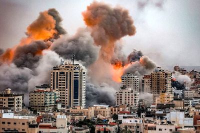 ادامه جنایات اسرائیل در غزه/ خان یونس بمباران شد