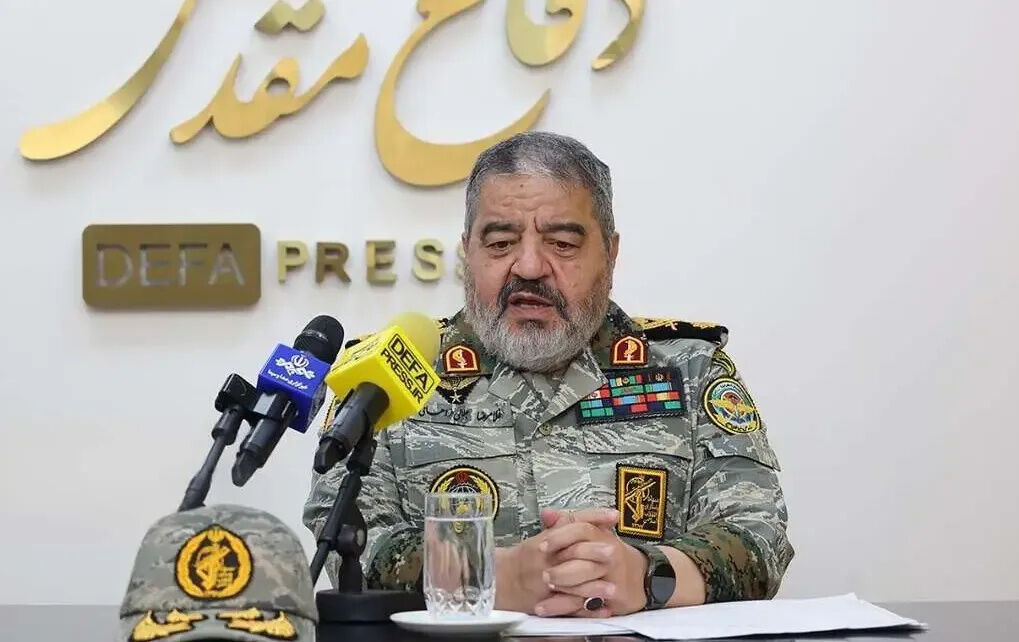 ساعت هوشمند رئیس سازمان پدافند غیرعامل جنجالی شد/ سردار جلالی: الان زمان صلح هست پس ساعت هوشمند مشکلی ندارد + فیلم