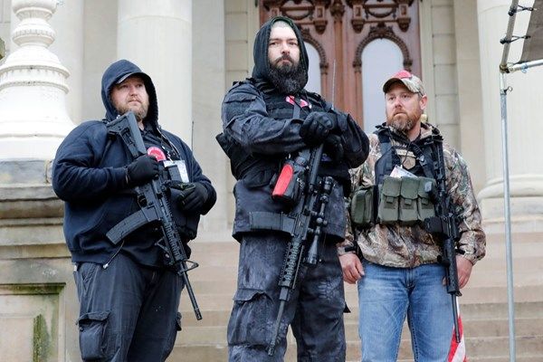 ورود معترضان مسلح به کنگره ایالتی آمریکا در میشیگان|  فیلم‌وعکس