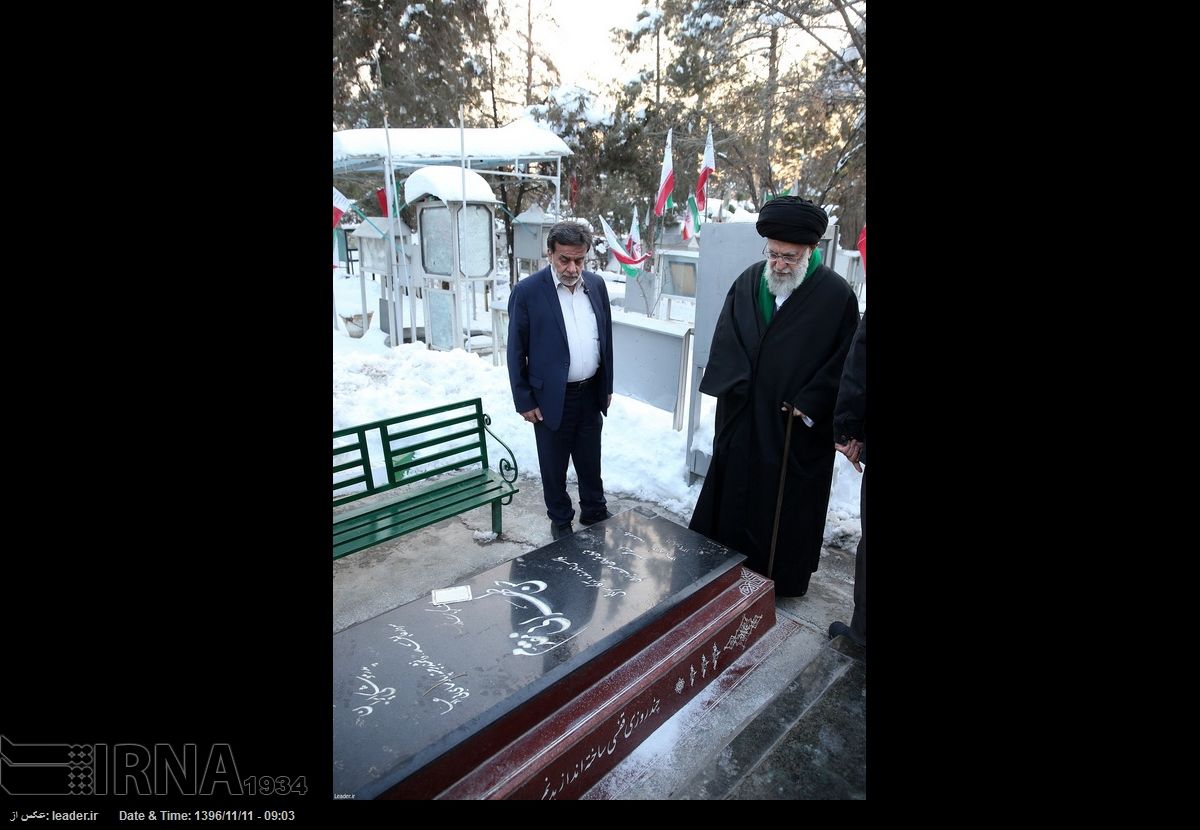 حضور سحرگاهی رهبر انقلاب در مرقد امام خمینی (ره) و گلزار شهدا + عکس