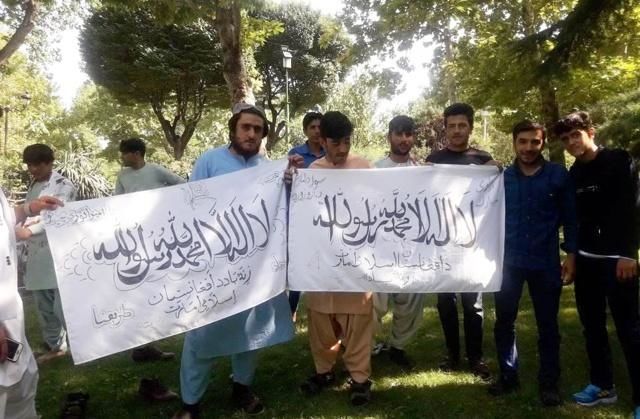 پشت صحنه تجمع پارک ملت با پرچم طالبان 
