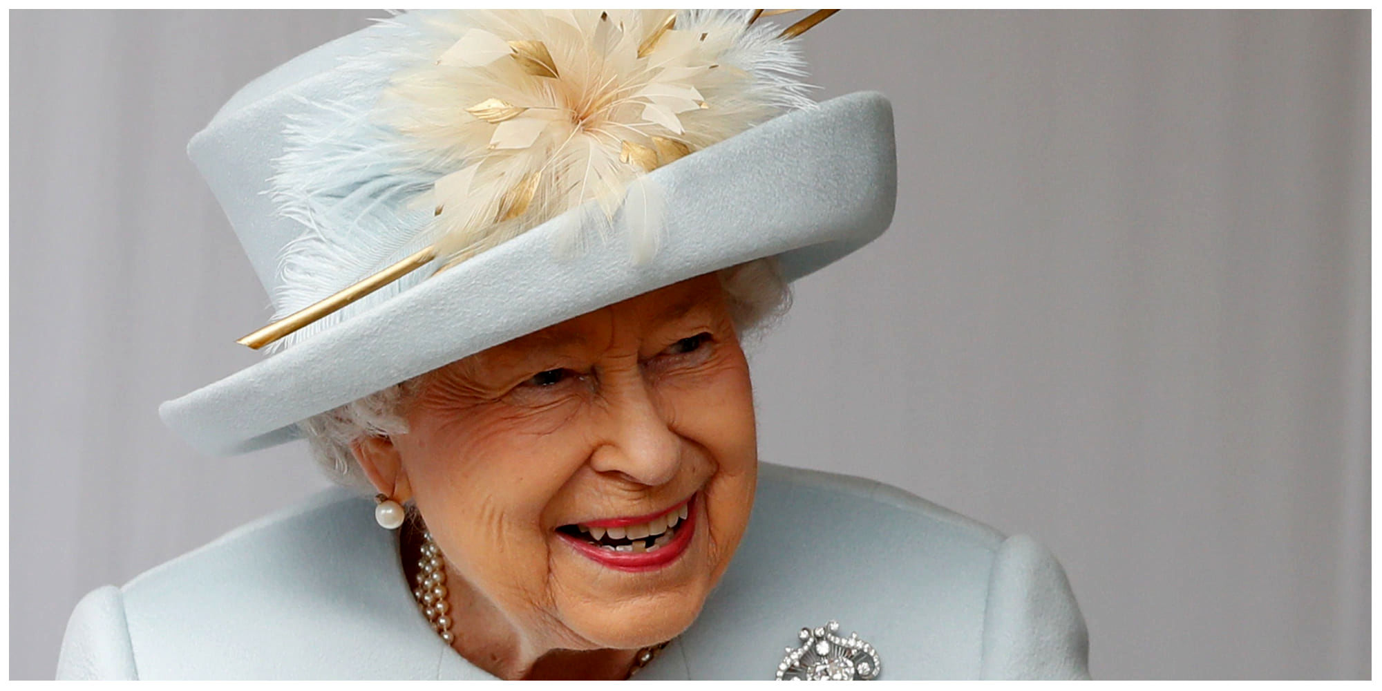  ادای احترام اسب ملکه الیزابت دوم به تابوت وی!+عکس