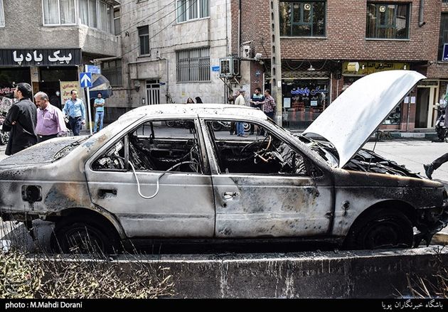 تصاویر آتش سوزی زنجیره‌ای خودروها در تهران