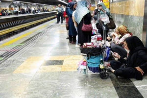 فروپاشی اقتصادی خانوارها و پررنگ شدن «استراتژی بقا» | وقتی غذایی سر سفره نیست، خطوط قرمز کنار می‌رود