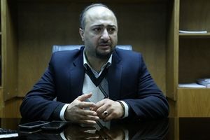 سرزعیم: کاهش تعرفه واردات خودرو ضروری است، چه بنزین گران شود چه نشود | رفاه مردم را نباید قربانی خودروسازان کرد 