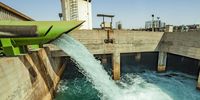 تبعات اقتصادی و محیط زیستی انتقال آب از دریای عمان به شهرهای مرکزی ایران | چرا برخی صنایع از آب انتقالی استفاده نمی‌کنند؟