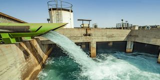 تبعات اقتصادی و محیط زیستی انتقال آب از دریای عمان به شهرهای مرکزی ایران | چرا برخی صنایع از آب انتقالی استفاده نمی‌کنند؟