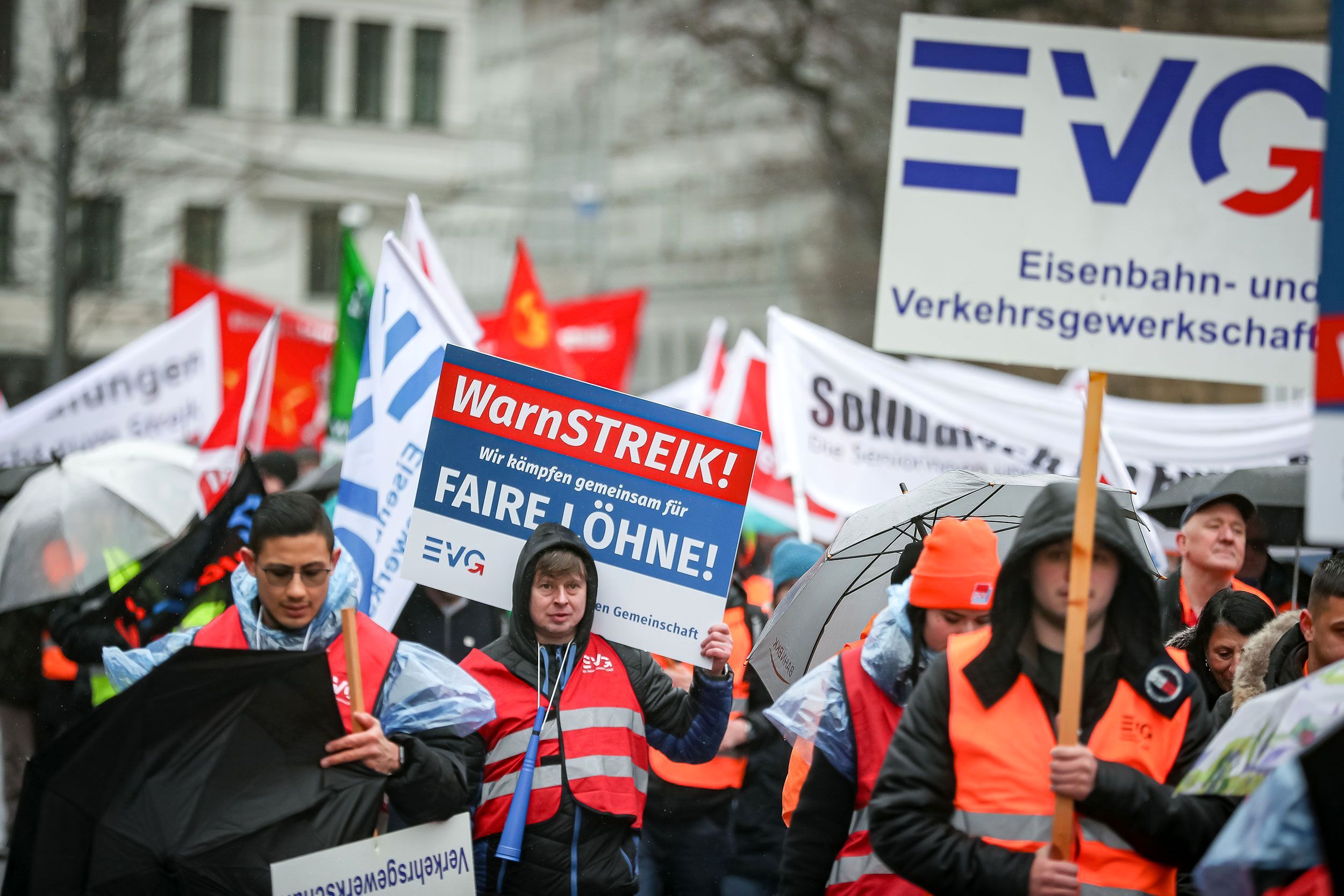اعتصابات فلج‌کننده در آلمان/سرگردانی مسافران
