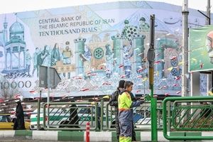 فوران آتش‌فشان ارزی | سعدوندی: درحال رفتن به سمت ابرتورم هستیم | سیاست ارزی ایران مخرب بوده است