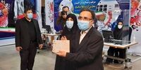 این زن، تاج زاده را هنگام ثبت نام همراهی کرد+فیلم