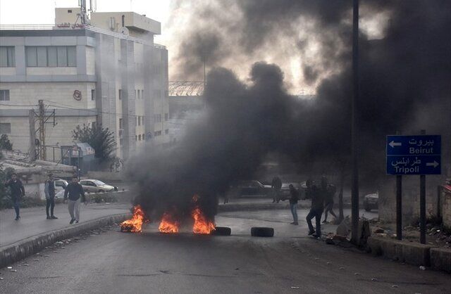 یورش معترضان به خانه وزیر اقتصاد و بانک مرکزی/ اعتراضات در لبنان تشدید گرفت