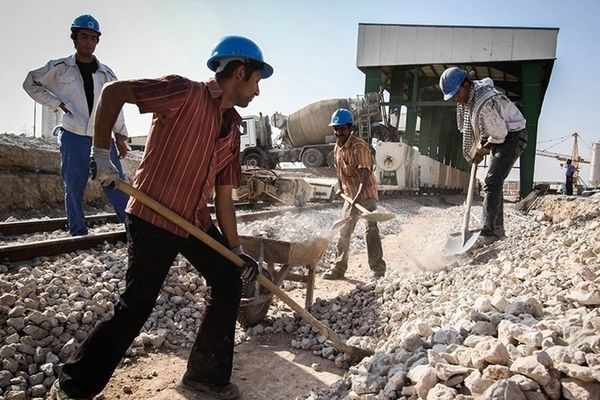 دستمزد کارگران در سال 1405 زیر سایه اقتصاد لرزان | حاج‌اسماعیلی: از هر 2 ایرانی یک نفر فقیر است | خط فقر بالای 55 میلیون تومان است