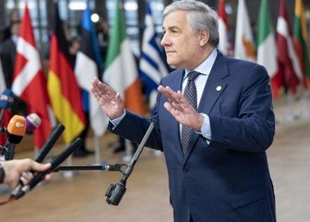 شاخ و شانه کشیدن وزیر خارجه ایتالیا برای ایران 
