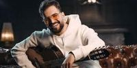 اجرای زنده عجیب خواننده مشهور ایرانی در مشهد+ فیلم