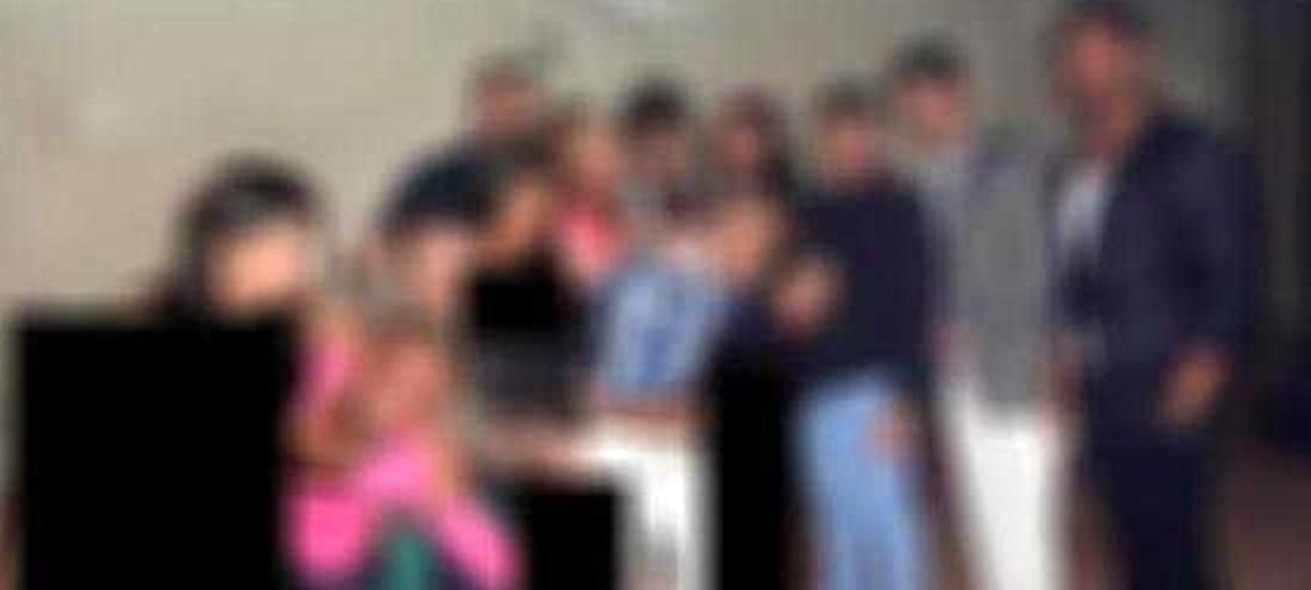 بازداشت ۲۵ دختر و پسر در پارتی مختلط در رودهن
