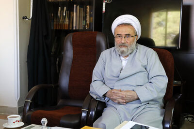 مسیح مهاجری: رئیسی، دست دولت احمدی نژاد را از پشت بسته است/احمدی نژاد مملکت را شخم زد و از بین برد